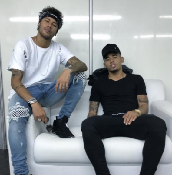 Neymar e Gabriel Jesus curtem show de Thiaguinho em Vit&oacute;ria