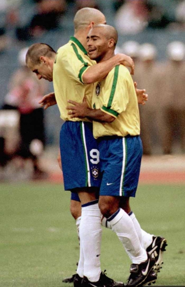 Em 1997 a dupla Ronaldo e Romário, ambos carequinhas, deu um show. Cada um fez três gols e o Brasil massacrou a Austrália por 6 a 0