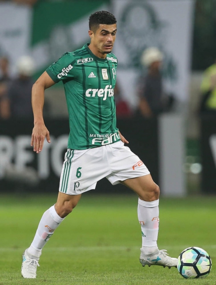 Egídio fez 8 partidas com Cuca, 7 como titular