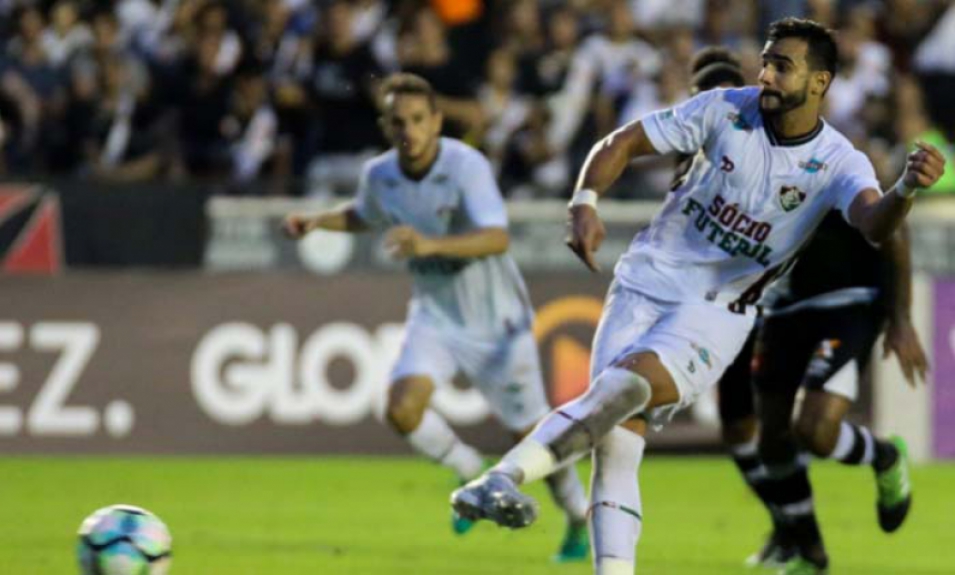 Vasco 3 x 2 Fluminense - dois p&ecirc;naltis (Henrique Dourado converteu os dois para o Flu)