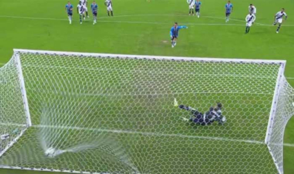 Gr&ecirc;mio 2 x 0 Vasco - um p&ecirc;nalti (Barrios converteu para o Gr&ecirc;mio)