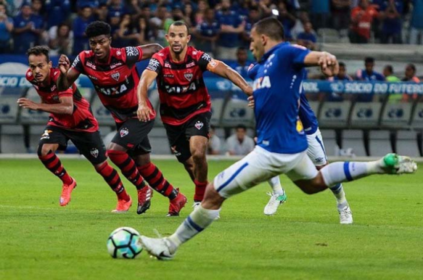 Cruzeiro 2 x 0 Atl&eacute;tico-GO - um p&ecirc;nalti (&Aacute;bila converteu para o Cruzeiro)