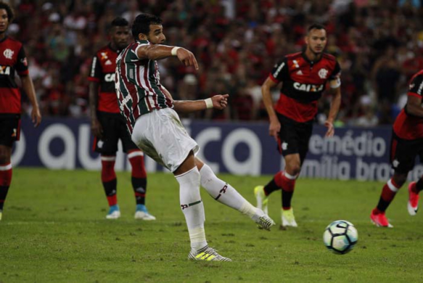Fluminense 2 x 2 Flamengo - um p&ecirc;nalti (Henrique Dourado converteu para o Flu)