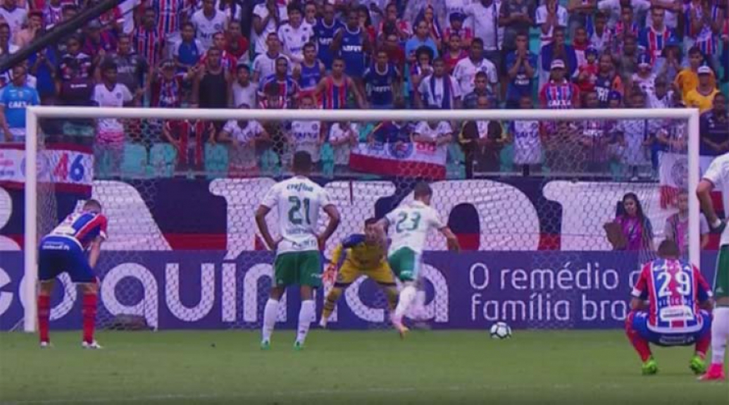 Bahia 2 x 4 Palmeiras - um p&ecirc;nalti (R&oacute;ger Guedes converteu para o Palmeiras)