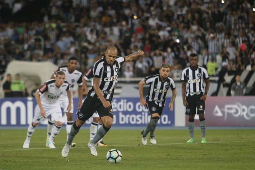 Botafogo 1 x 1 Atl&eacute;tico-MG - dois p&ecirc;naltis (Rafael Moura, do Galo, desperdi&ccedil;ou, e Roger, do Botafogo, desperdi&ccedil;ou e fez gol no rebote)