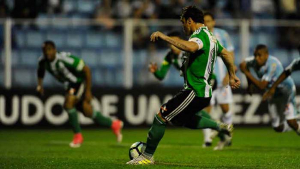 Ava&iacute; 1 x 4 Coritiba - um p&ecirc;nalti (Kl&eacute;ber converteu para o Coritiba)