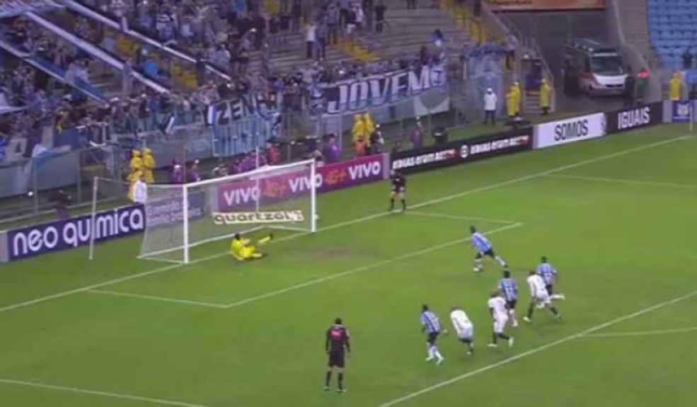 Gr&ecirc;mio 3 x 1 Ponte Preta - um p&ecirc;nalti (Barrios converteu para o Gr&ecirc;mio)