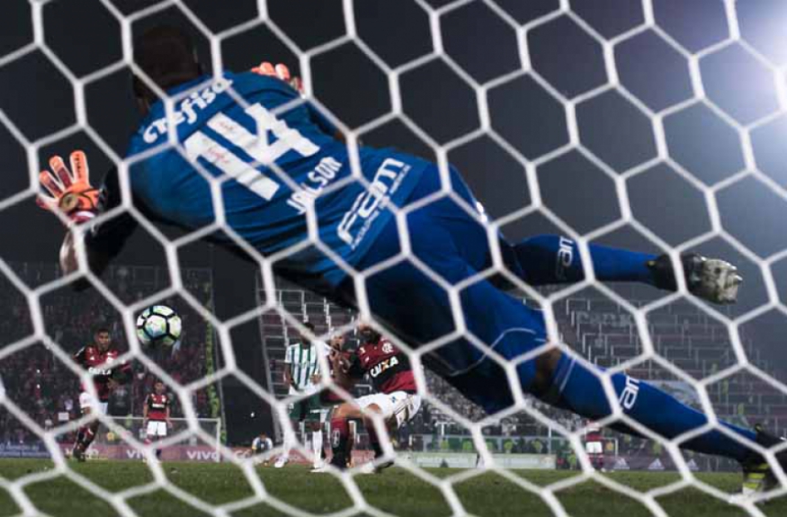 Flamengo 2 x 2 Palmeiras - um p&ecirc;nalti (Diego, do Flamengo, cobrou e Jailson defendeu)