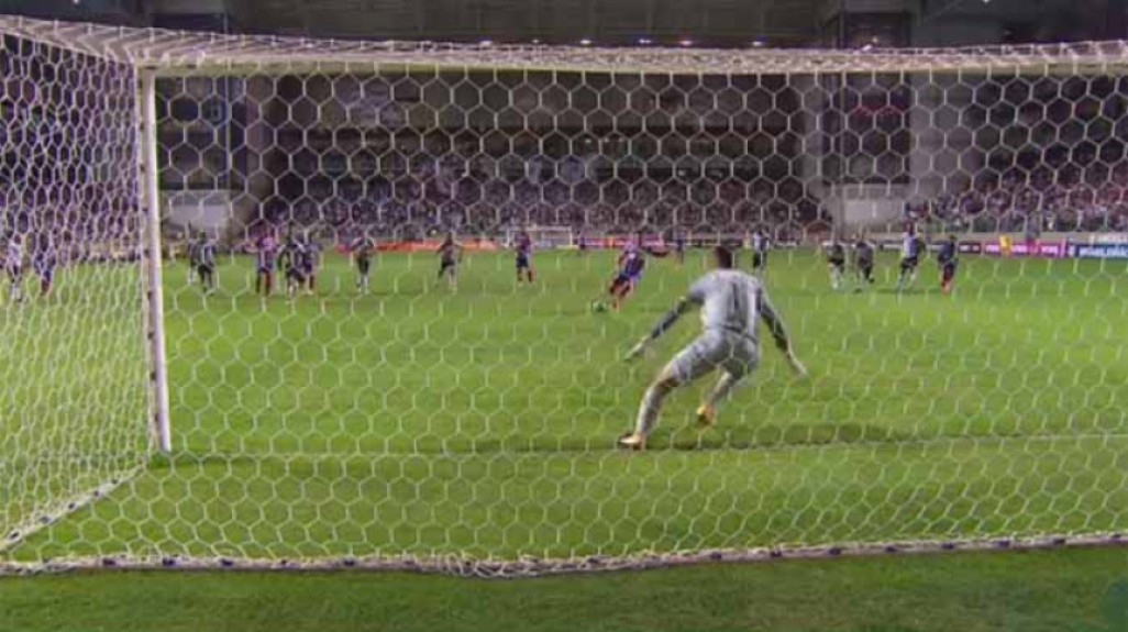 Atl&eacute;tico-MG 0 x 2 Bahia - um p&ecirc;nalti (Juninho converteu para o Bahia)