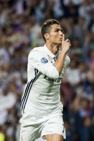 Real Madrid - Ap&oacute;s rumores indicando uma sa&iacute;da, Cristiano Ronaldo seguir&aacute; em Madri e, mais uma vez, ser&aacute; o principal astro da companhia gal&aacute;ctica