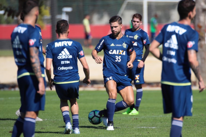 Diego em treino do Flamengo