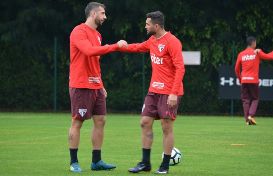 Argentino deve dar vaga a Gilberto, que sempre aproveitou bem a chance de substituí-lo