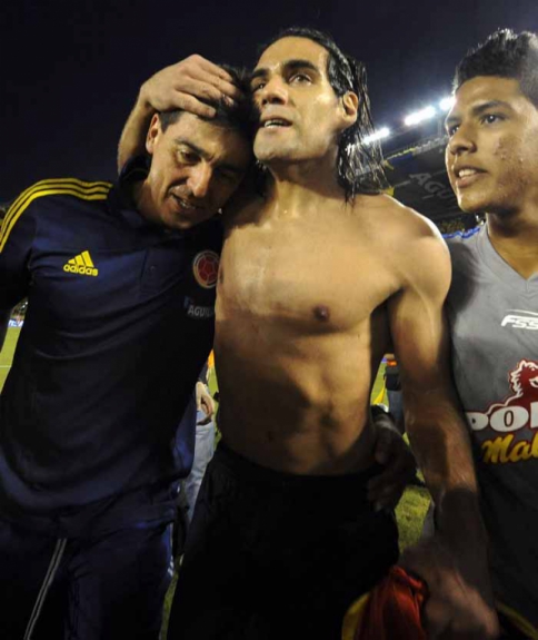 Na d&eacute;cada de 90, o colombiano Eduardo Ni&ntilde;o teve passagem apagada pelo Botafogo, ficando marcado por gols sofridos de cobertura. Assim como seu compatriota Higuita, gostava de sair da &aacute;rea. Hoje &eacute; treinador de goleiros da sele&ccedil;&atilde;o colombiana e posa ao lado