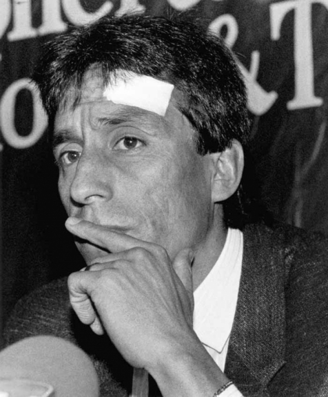 O chileno Roberto Rojas foi goleiro do S&atilde;o Paulo na d&eacute;acada de 80, mas ficou marcado pelo epis&oacute;dio da 'fogueteira', quando simulou ter sido atingido por um roj&atilde;o no duelo entre Brasil e Chile pelas Eliminat&oacute;rias para a Copa de 1990