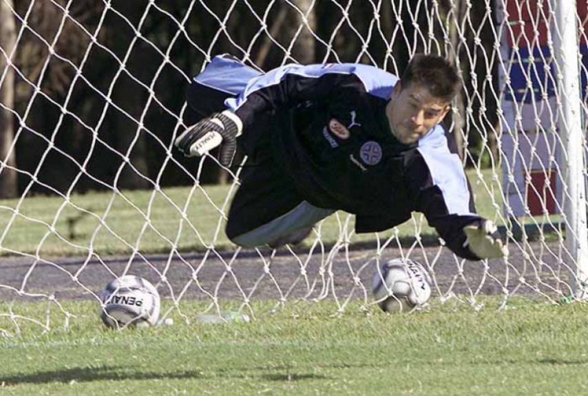 O paraguaio Ricardo Javier Tavarelli foi goleiro do Gr&ecirc;mio em 2004 e ficou marcado pela queda no Campeonato Brasileiro