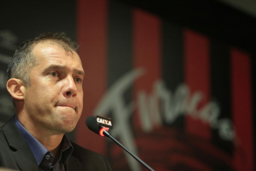 Acha que o Atl&eacute;tico-GO sempre foi o &uacute;ltimo do Brasileir&atilde;o? Que nada! O Atl&eacute;tico-PR era o lanterna sob o comando de Eduardo Baptista