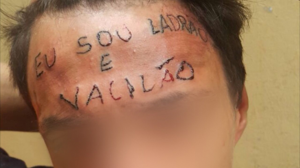 Nas redes sociais, as pessoas debatiam sobre a pol&ecirc;mica tatuagem na testa de um ladr&atilde;o
