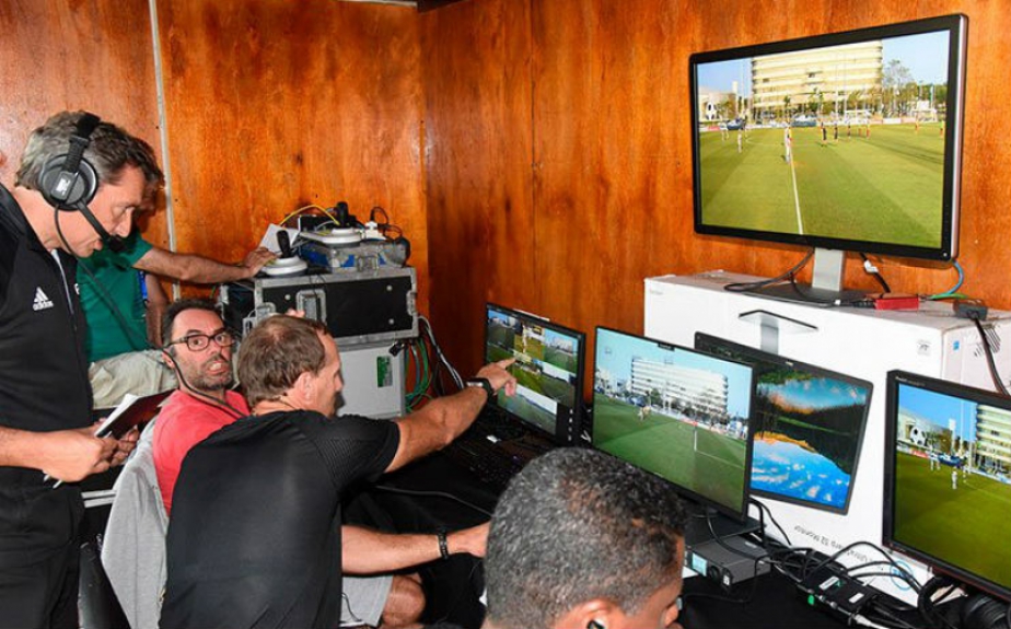 Instrutores da Fifa testaram árbitro de vídeo na Conmebol