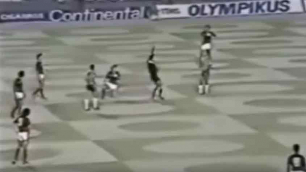 Reinaldo, Éder, Palhinha, Chicão e Osmar Guarnelli foram expulsos na polêmica arbitragem de José Roberto Wright no choque entre Flamengo e Atlético-MG na Libertadores de 1981