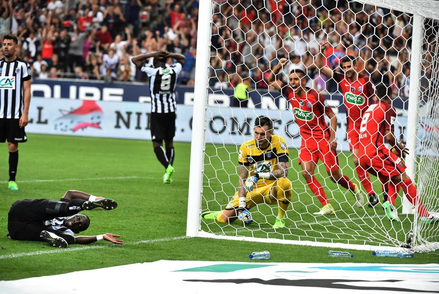 Com um gol de Issa Cissokho nos acr&eacute;scimos do segundo tempo, o Paris Saint-Germain derrotou o Angers por 1 a 0 e ficou com o t&iacute;tulo da Copa da Fran&ccedil;a em maio