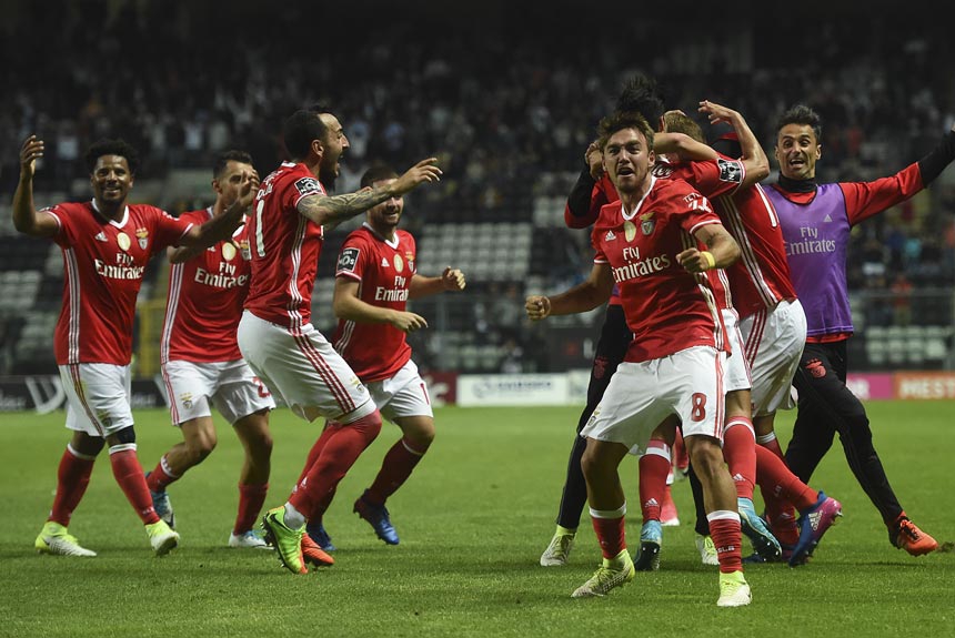 A Ta&ccedil;a de Portugal teve a sua final tamb&eacute;m disputada em maio e o Benfica derrotou o Vit&oacute;ria de Guimar&atilde;es por 2 a 1, ficando com o 26&ordm; t&iacute;tulo de sua hist&oacute;ria
