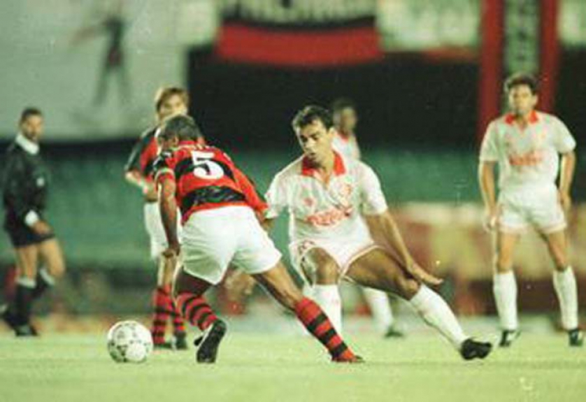 O Internacional não foi bem na Copa Libertadores de 1993, sendo eliminado ainda na fase de grupos