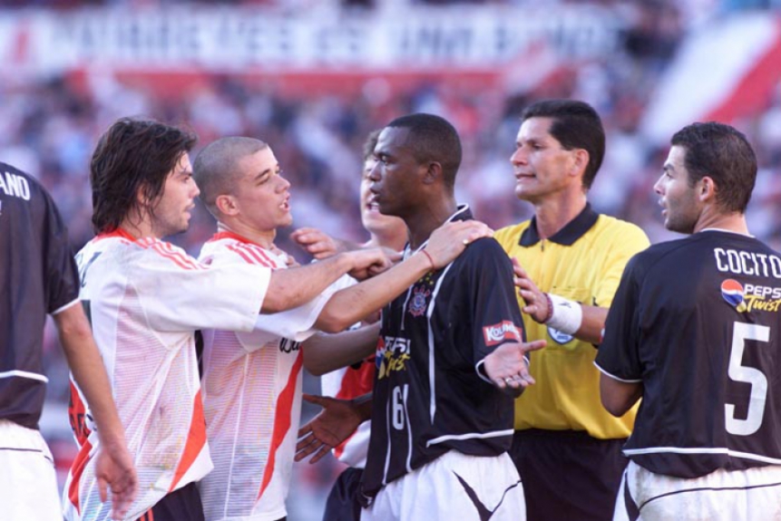 Na Copa Libertadores de 2003 o Corinthians, que ganhou a Copa do Brasil de 2002, foi eliminado nas oitavas de final pelo River Plate