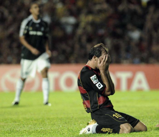 O Sport ganhou a Copa do Brasil de 2008, mas parou no Palmeiras nas oitavas de final da Libertadores de 2009