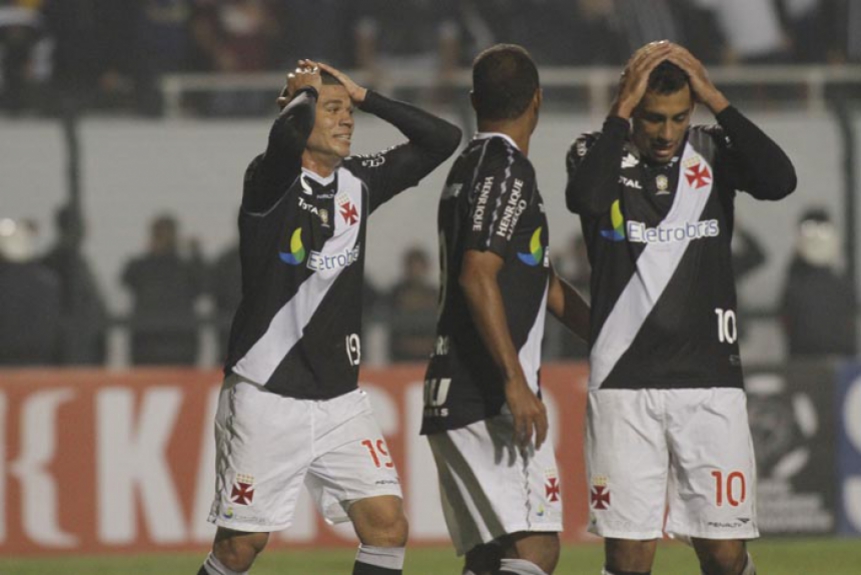 Campeão da Copa do Brasil de 2011, o Vasco foi eliminado pelo Corinthians na Libertadores de 2012 durante as quartas de final
