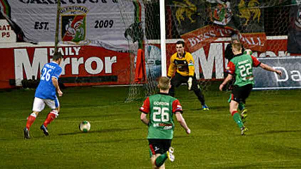 Glentoran x Linfield (Irlanda do Norte)