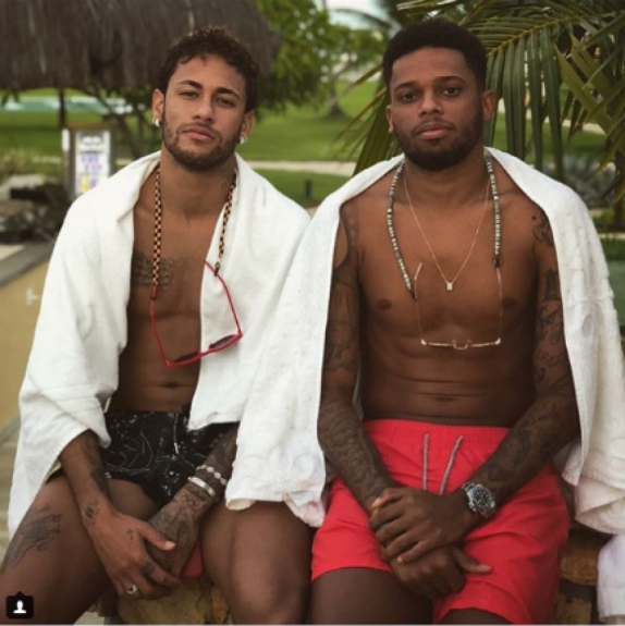 Neymar e amigos curtem f&eacute;rias em resort na Bahia