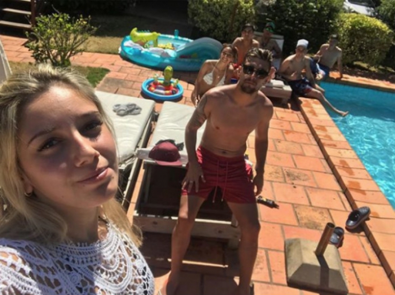 Arrascaeta, do Cruzeiro, se reuniu com a fam&iacute;lia no Uruguai