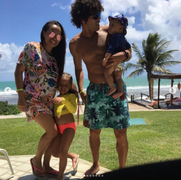 Camilo foi com a fam&iacute;lia para Porto de Galinhas