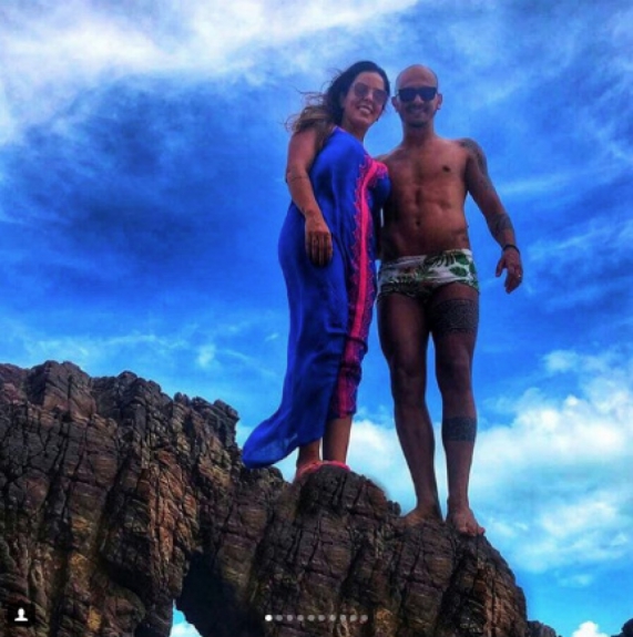 O lateral F&aacute;bio Santos, do Atl&eacute;tico-MG, viajou para Jericoacoara para aproveitar as f&eacute;rias e comemorar 10 anos de casado com a esposa