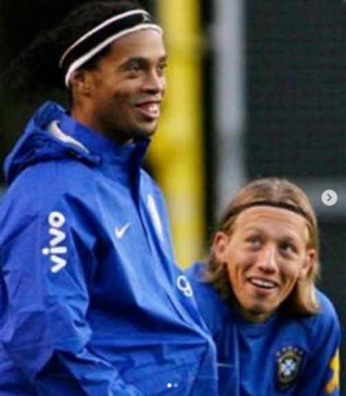 Homenagem de Lucas Leiva a Ronaldinho Ga&uacute;cho