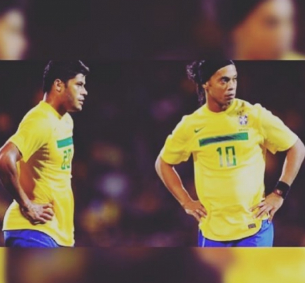 Homenagem de Hulk a Ronaldinho Ga&uacute;cho