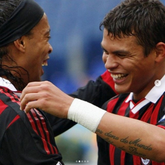 Homenagem de Thiago Silva a Ronaldinho Ga&uacute;cho