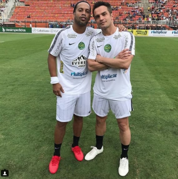 Homenagem de Falc&atilde;o a Ronaldinho Ga&uacute;cho