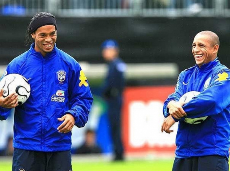 Homenagem de Roberto Carlos a Ronaldinho Ga&uacute;cho