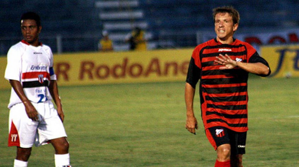 Juninho Paulista (pelo Ituano)