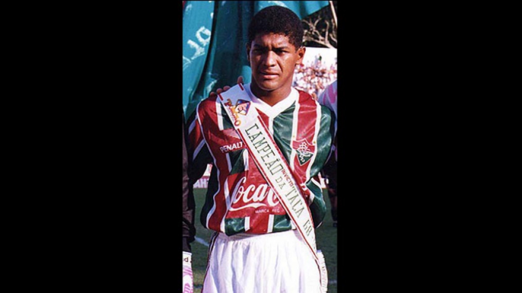 Lira - lateral-esquerdo do Fluminense