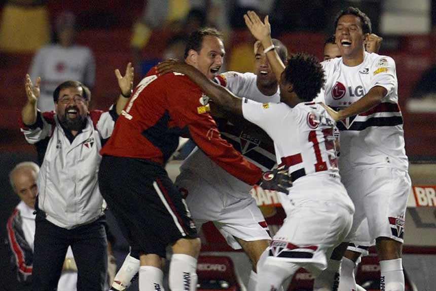 Campeão da Libertadores em 2005, o São Paulo ficou com o vice em 2006, perdendo a decisão brasileira para o Internacional. Neste ano, se sagrou campeão brasileiro