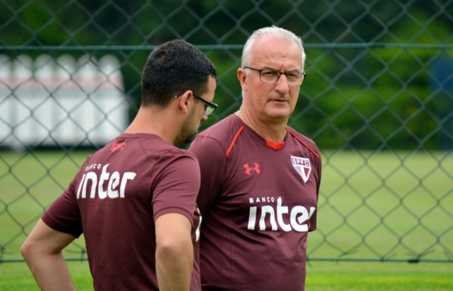 Dorival J&uacute;nior ainda tem o voto de confian&ccedil;a da diretoria, mas segue pressionado