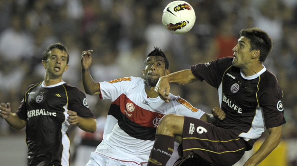 LAN&Uacute;S 1 X 1 FLAMENGO - 15/02/2012