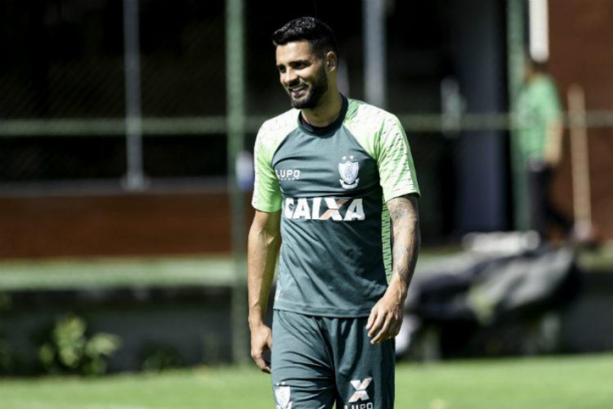Giovanni tem se destacado no Coelho, mas ficar&aacute; de fora contra o Flu