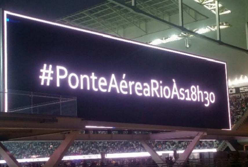 Telão da Arena Corinthians provoca Flamengo após goleada por 4 a 0 - 'Ponte Aerea Rio as 18h30'; (2016)