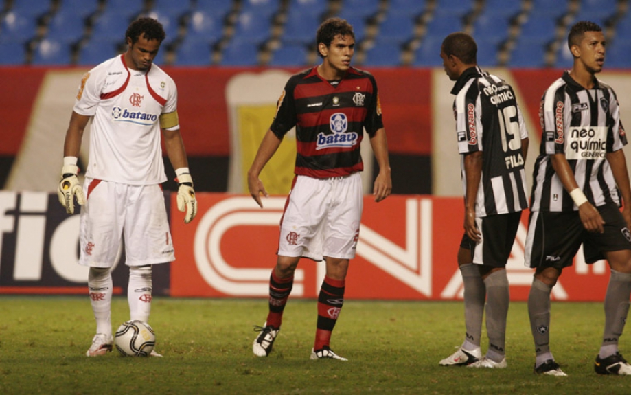 Zagueiro Fabr&iacute;cio quando o mesmo defendia o Flamengo