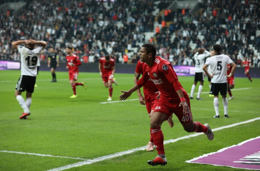 David Braz celebra gol com a camisa do Sivasspor