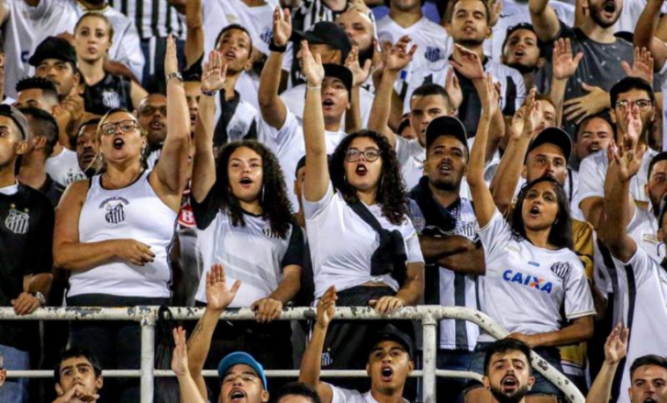 O Santos publicou fotos de torcedoras nas arquibancadas, ressaltando a import&acirc;ncia delas para o time