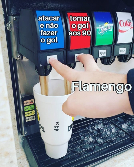 Rubro-negros fazem memes com Arrascaeta na reserva em derrota na Libertadores